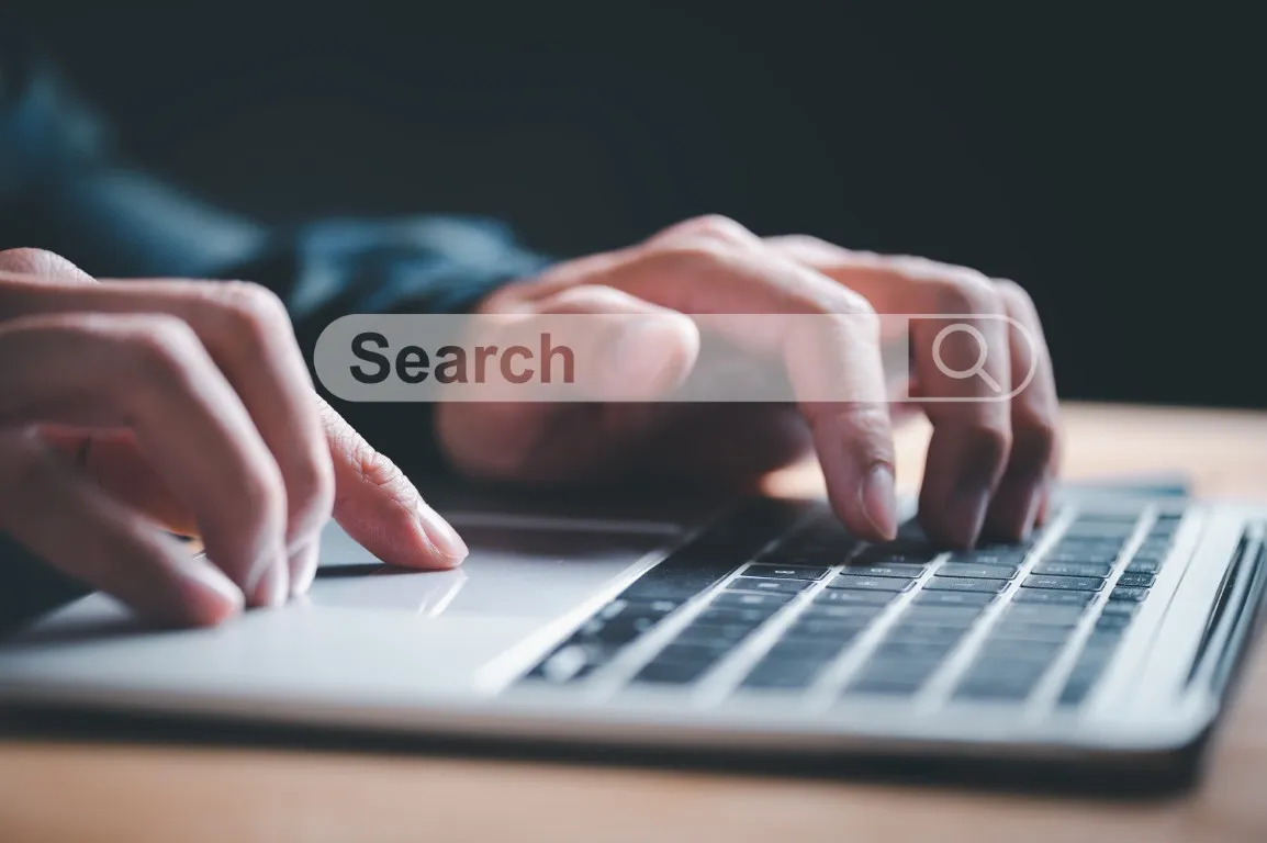 A local resident searches Google for businesses in Los Angeles.